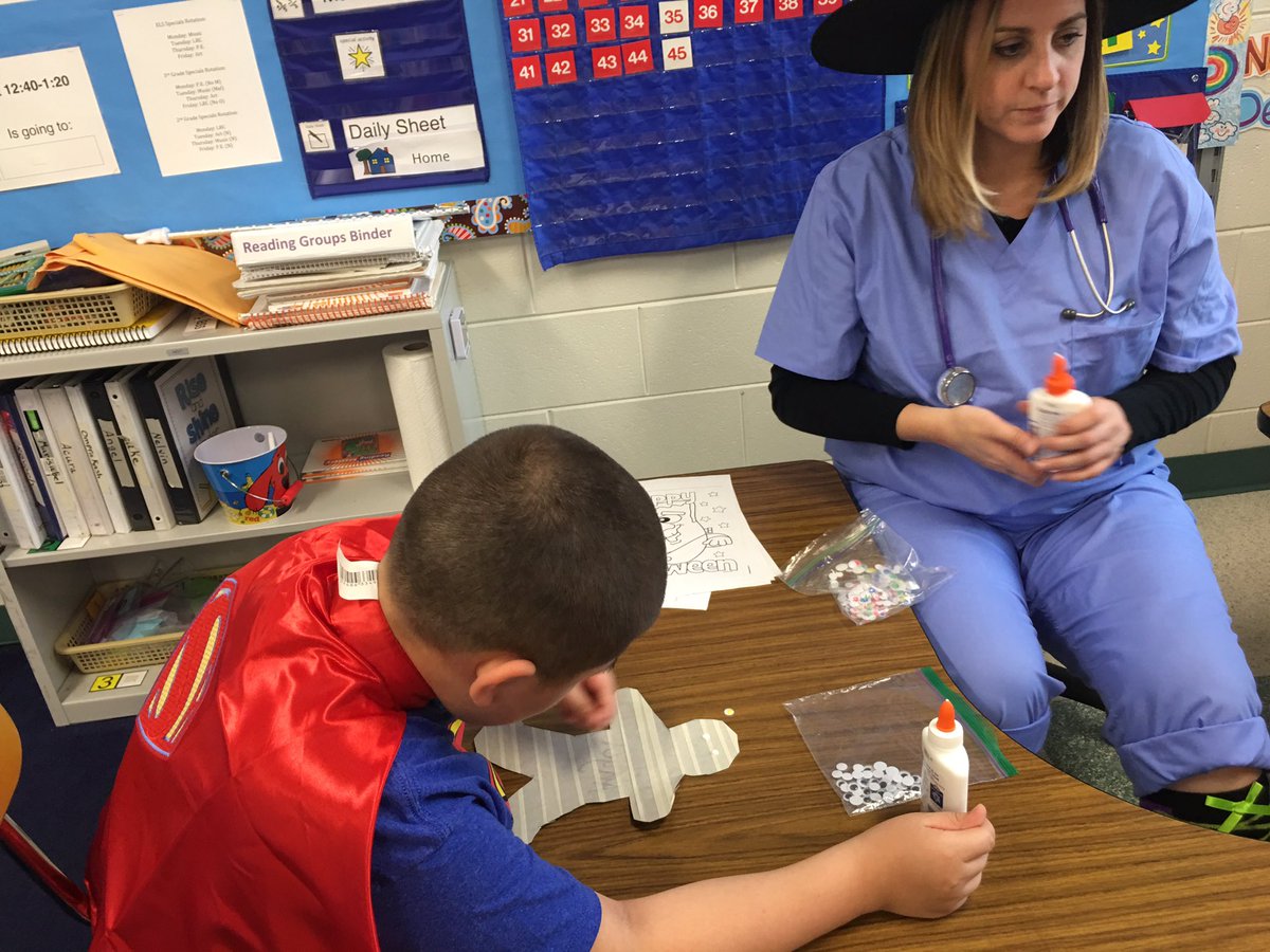 RupleyELS's tweet photo. Halloween happenings in Mrs Peel's class! https://t.co/sd8pIYUuJL