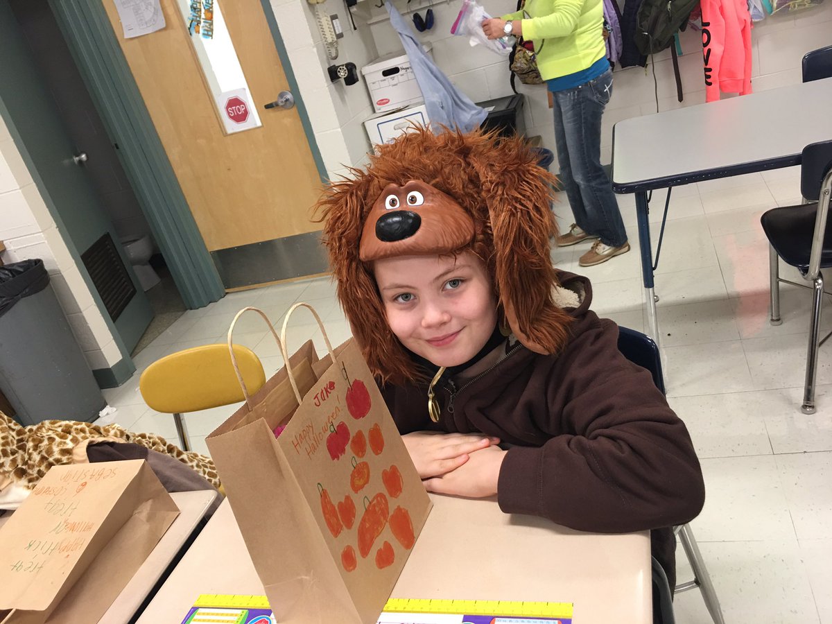 RupleyELS's tweet photo. Happy Halloween from Mrs Nagaro's class! https://t.co/lnMJs0ijbD