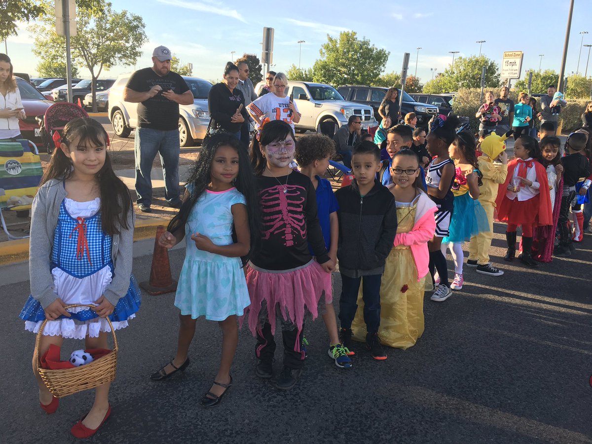 AParada_LCES's tweet photo. Great time at yesterday's Storybook Parade and LipSync Contest! 🌟🎤📔#notyourtypicalMonday #youholdthekey https://t.co/3ZaUjxnsS0