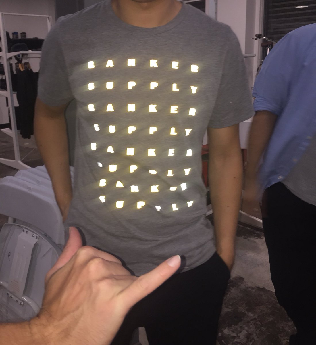 Fiks:Reflective tweet media