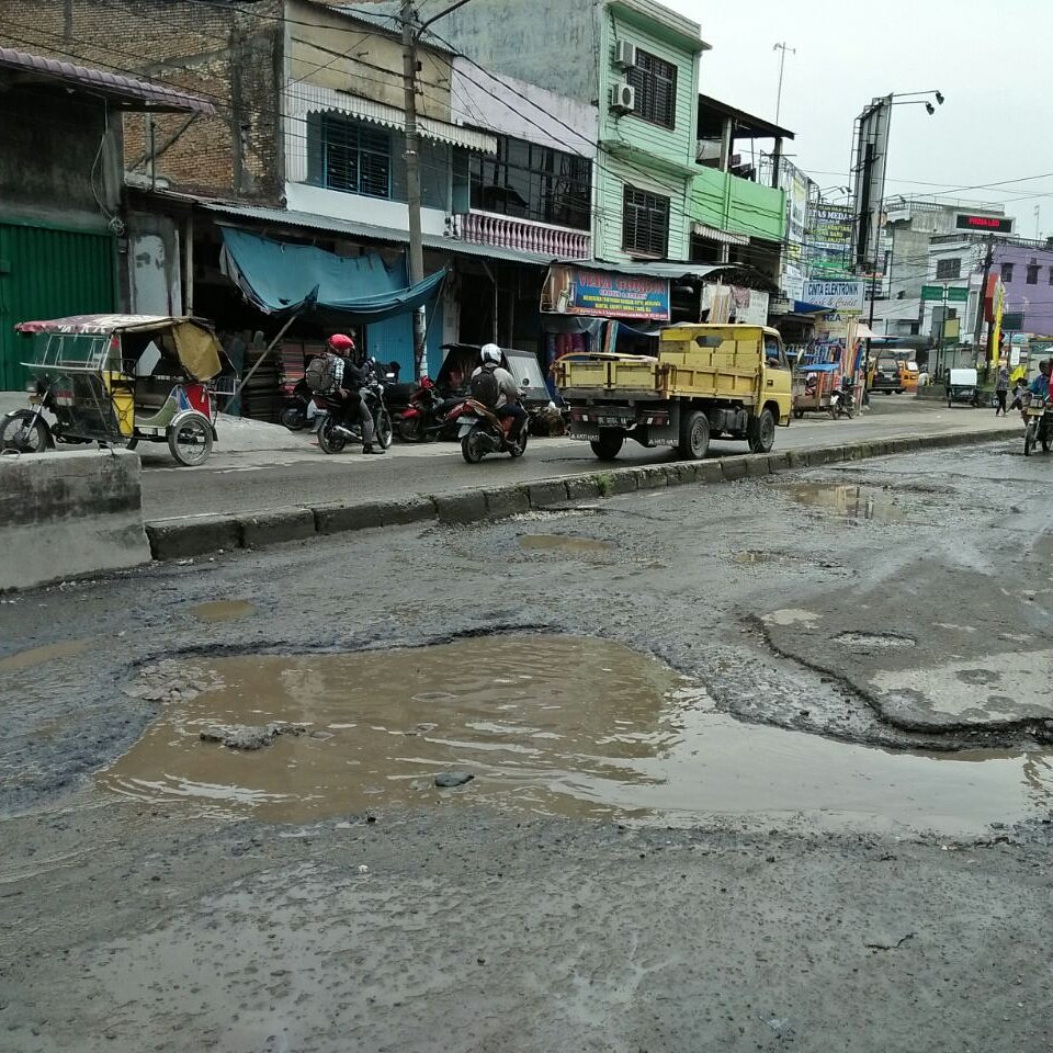 Punya pengalaman seru di jalan   @ceritamedan ngeri ngeri sedap laa men apa lagi kalau musim penghujan gini....