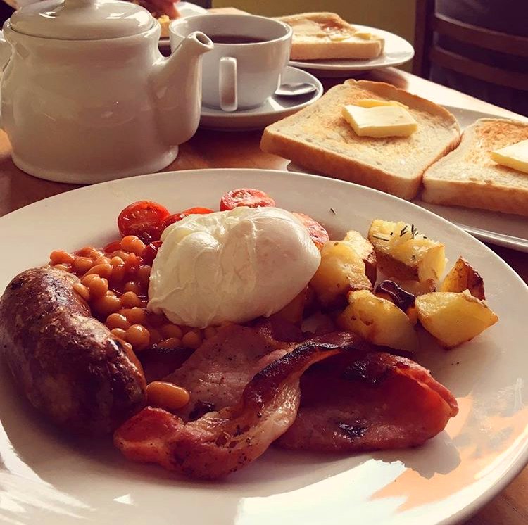 Its British Sausage Week so come on down and try out our snorker! #britishsausageweek #eveleighs_cafe #eveleighsexclusive <a href="/TunleyFarm/">Tunley Farm Butchers</a>