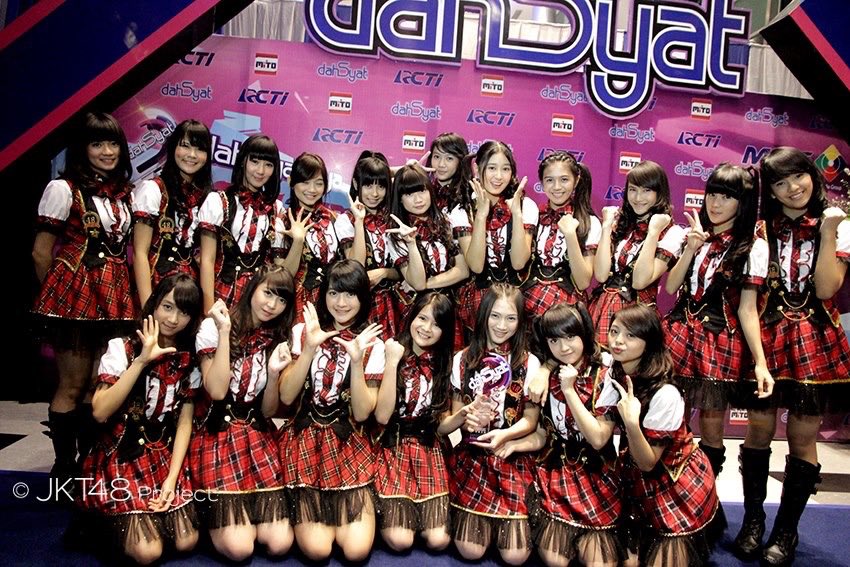 Abis ngobrol2 lucu di grup gen 1 jkt48, dari dulu sampe sekarang gen 1 ga pernah berubah >..< selalu seru dan gokill ❤️