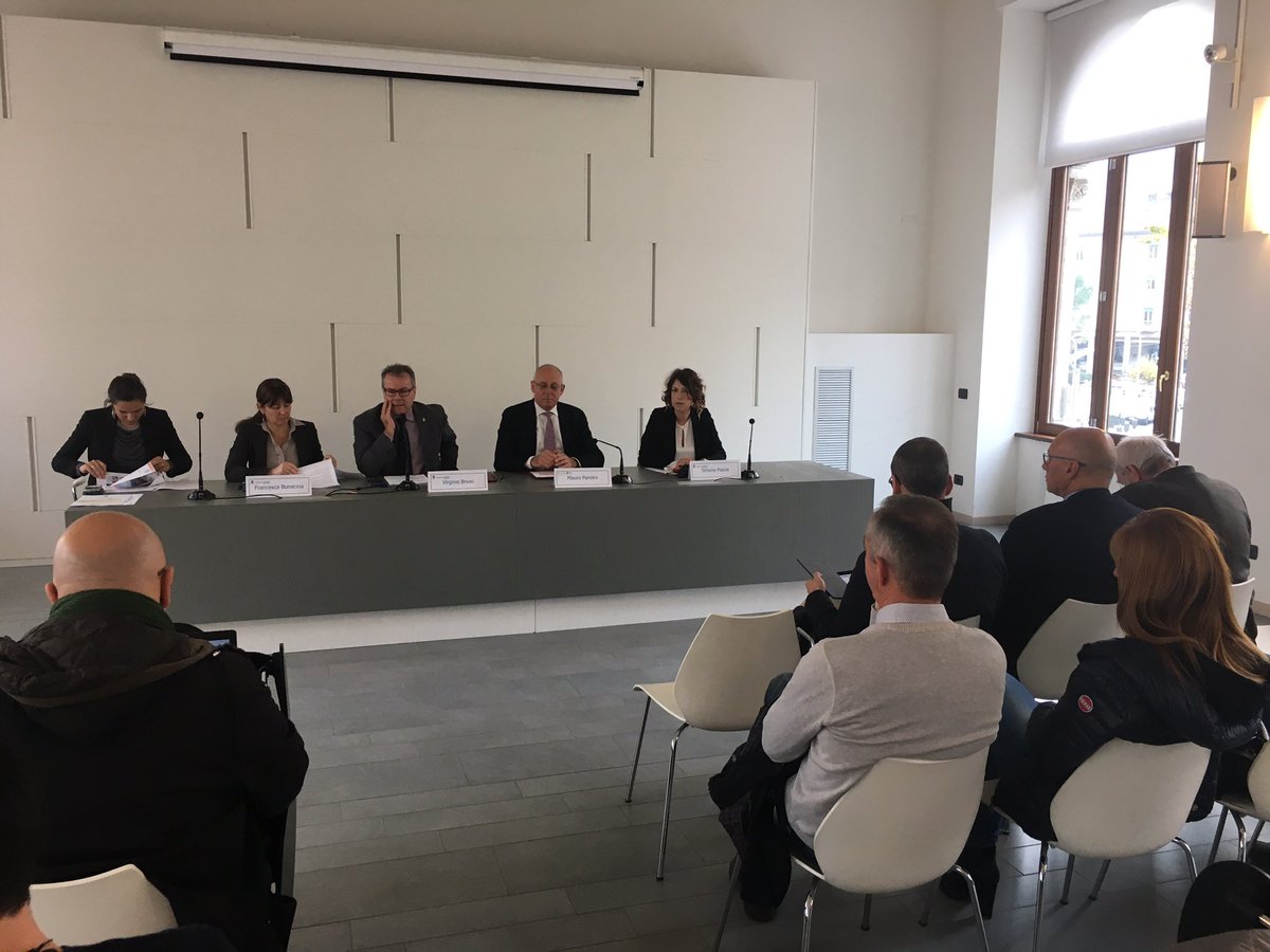 "Lecco tra lago e montagna" a Palazzo delle Paure per la firma dell'intesa <a href="/virginio_brivio/">Virginio Brivio</a> <a href="/mauro_parolini/">Mauro Parolini 🇪🇺</a> @piazza2013 <a href="/ConfcommercioLc/">Confcommercio Lecco</a>