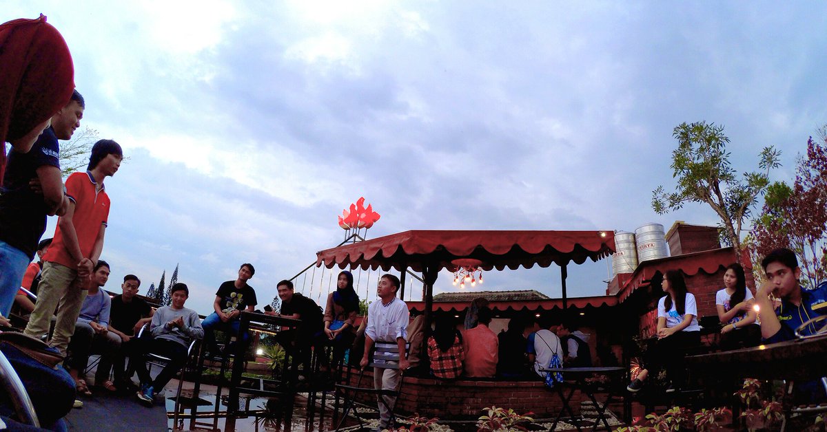 Come and join us, we have a best view of rooftop and ambience. #kulinerjogja #cafejogja pict by : @Ratih_1804