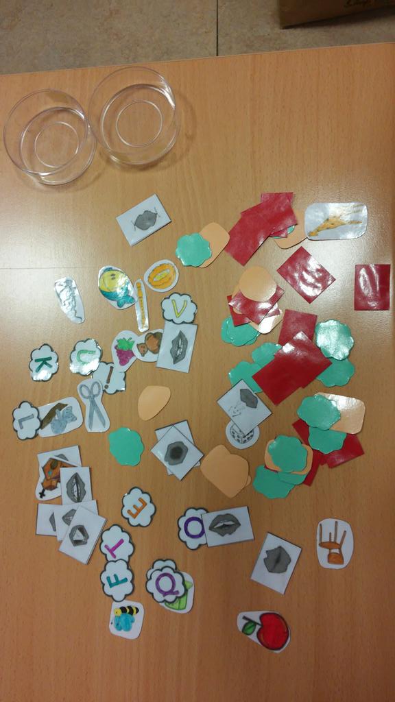 Toluciii's tweet photo. Déficit auditivo #MaterialesAT16 https://t.co/ex13RoiNMA