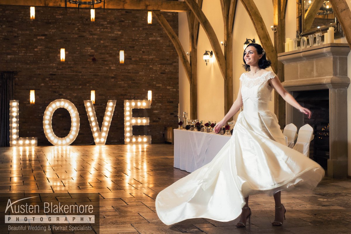 LOVE this photo taken yesterday at <a href="/SwancarFarm/">Swancar Farm</a> with @designerbride  <a href="/appearancehair/">Appearance</a> #weddingvenue #weddingphotographer #ng9