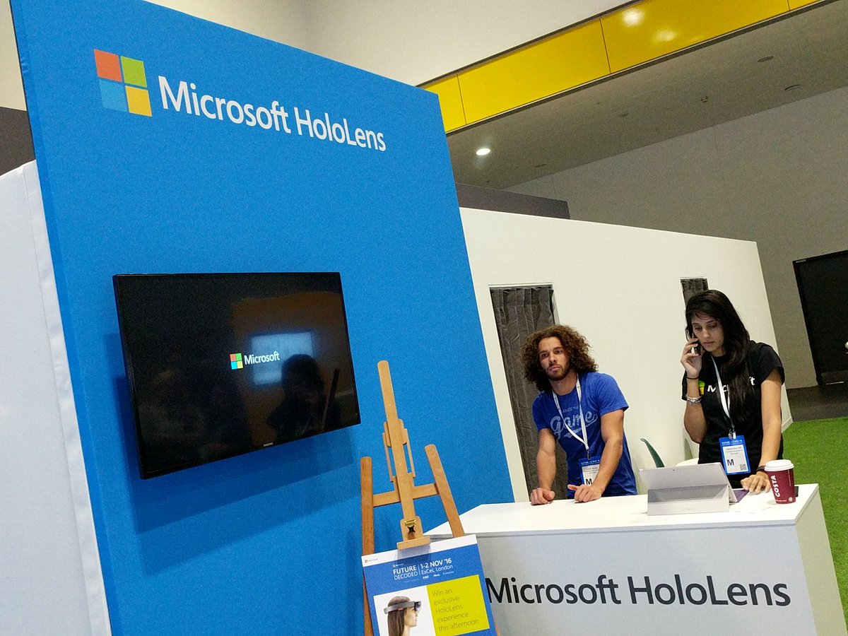 PavloPaska's tweet image. #HoloLens are coming #FutureDecoded  #MSDevUK