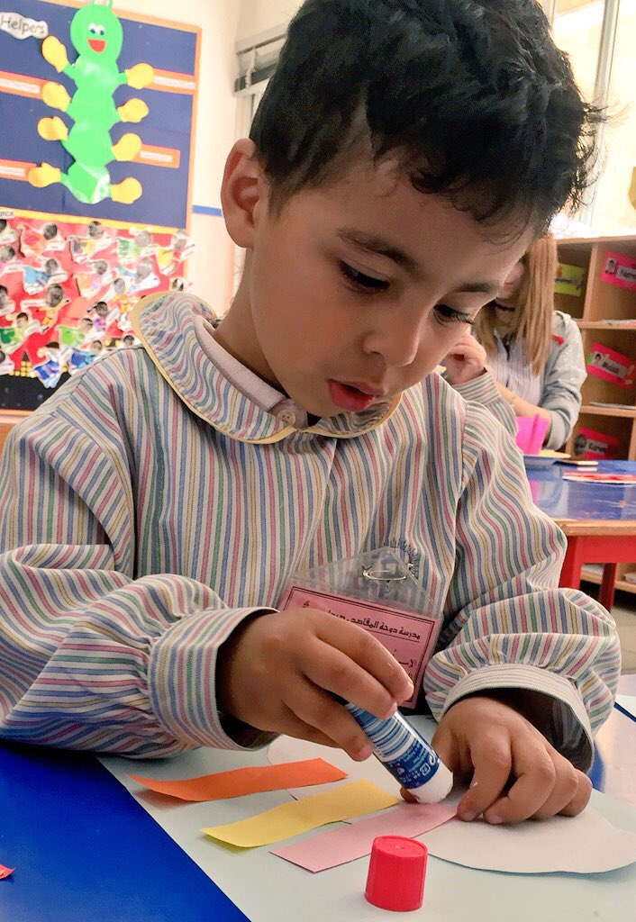 reem_chams's tweet photo. KG1"A" #Rainbow 🌈is made up of #vertical_lines and a bit of #creativity @DawhaHighSchool @FThaalby https://t.co/67ioLpKBff