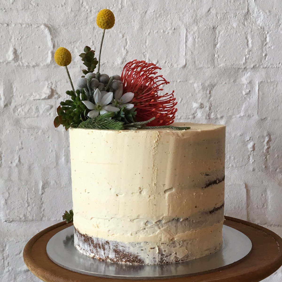 Got to try @NOMUChirps new alcohol-free vanilla extract on this Rooibos fynbos inspired kek. Mmm.