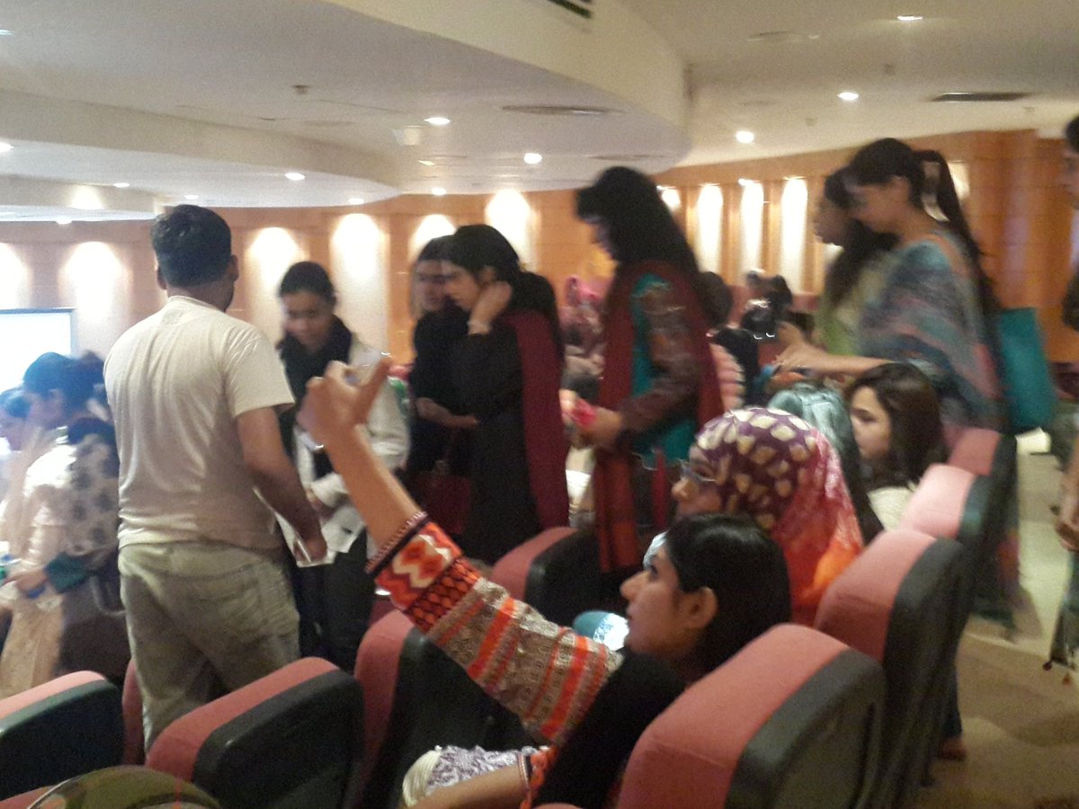hafeez_saira's tweet photo. All The Attendees Are Here!!
From #KC #Comsats #LCWU
#shemeansbusiness
#FacebookLaunch
@TechHubConnect @herselfpk https://t.co/PUFWZIN2F7