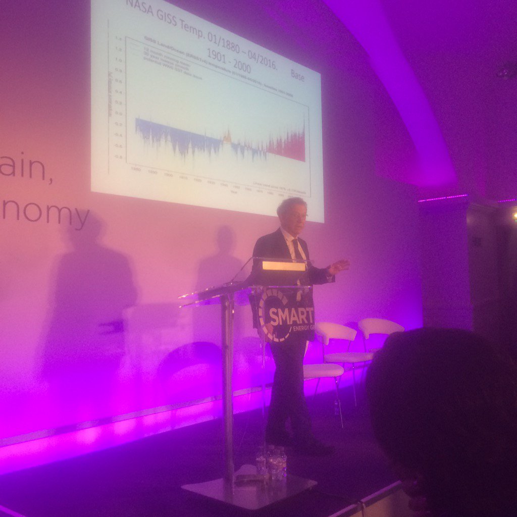 owainasaur's tweet photo. Sir David King at @SmartEnergyGB #smartereconomy event - R&amp;D spurring innovation for a #lowcarbon economy #energy https://t.co/q21WrSDC0s