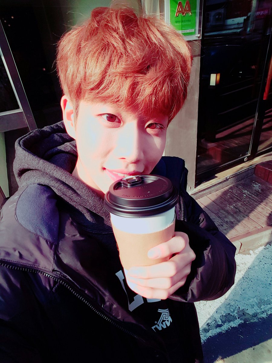 날씨 너무 춥다!!ㅠ 다들 따뜻하게 겉옷 입고 따뜻한 커피 한잔 어때요? 글쓴이 엠저씨
#ASTRO #AROHA #아스트로 #아로하 #겉옷 #커피 #Autumn_story