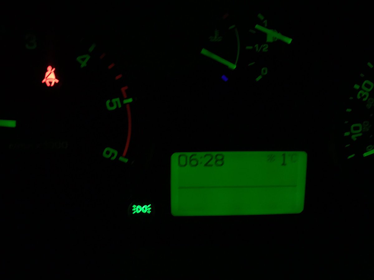 nickatkin_yh's tweet photo. It would seem that my tweet earlier this week about how unseasonably warm it is was a little premature #autumnarrival https://t.co/nEPjG1JdfA