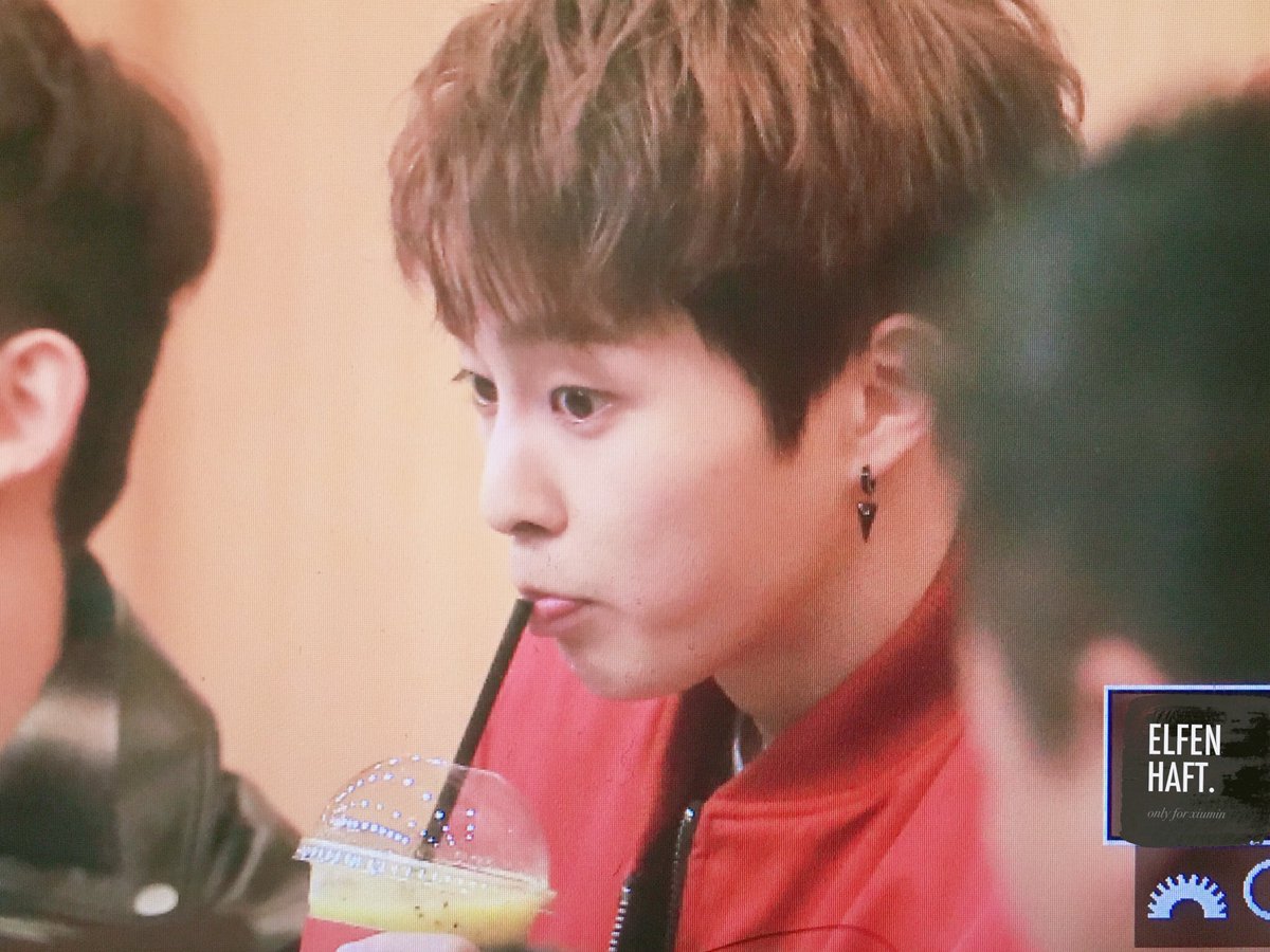 161102 컬투쇼 #시우민 #XIUMIN #민석 저는 음료를 이렇게 귀엽고 상큼하고 깜찍하게 드시는 분은 태어나서 처음 봅니다 | 인스티즈