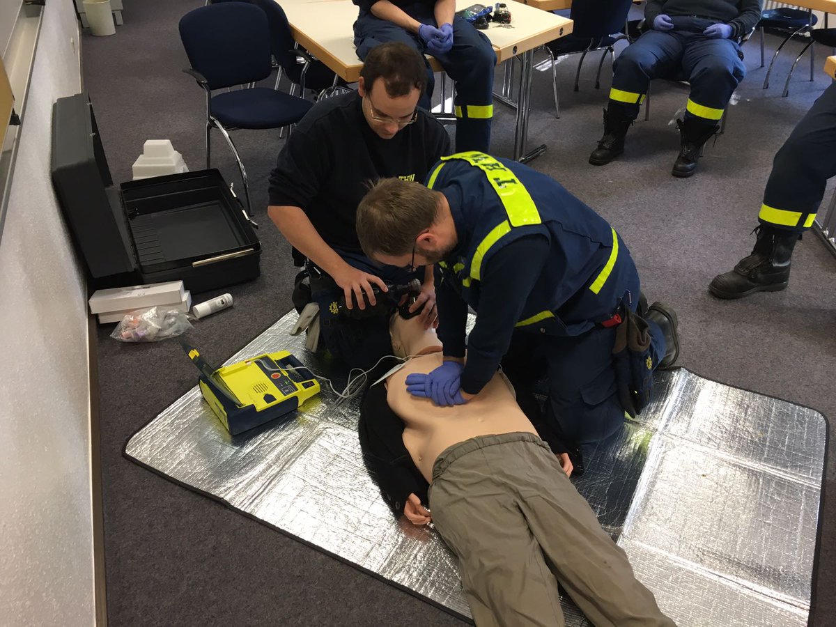 Fortbildung in 1. Hilfe an der BuS Hoya. Danke an die #DLRGVerden für den lehrreichen Tag facebook.com/THW.Verden/pho…