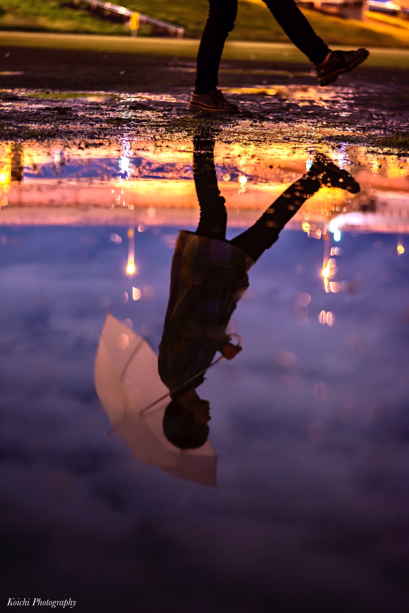 Koichi 反転世界 夜の水たまりに写る反対の世界 キラキラした普段とは違った景色 雨の後にしか見られない鏡のような世界 雨があがったらたまった水をしゃがんで見てみてください 2枚目は反転写真 いろんな人に届けたい 夜景 反転写真 みずたまり Koichi 反転世界 夜の水たまりに写る反対の世界 キラキラした普段とは違った景色 雨の後にしか見られない鏡のような世界 雨があがったらたまった水をしゃがんで見てみてください 2枚目は反転写真 いろんな人に届けたい 夜景 反転写真 みずたまり