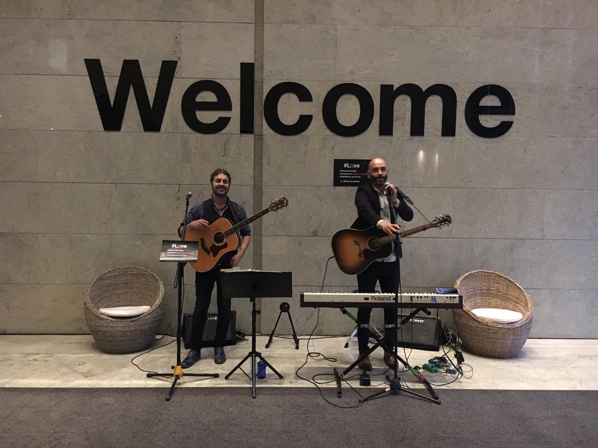 TheNowherePlan's tweet photo. Dónde estamos??? Todo listo en @orange_es para poner música de The Beatles... All you need is...
#love #orange https://t.co/3WocnyB0EQ