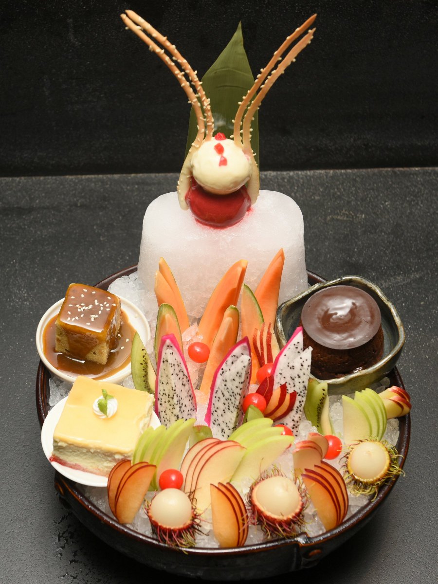 RukaRestaurant's tweet photo. Save lots of room for dessert!!
Because Ruka will serve you all wonderful varieties of desserts on one tray...#Ruka #OmakaseDessertPlatter https://t.co/1qh63sxWFh