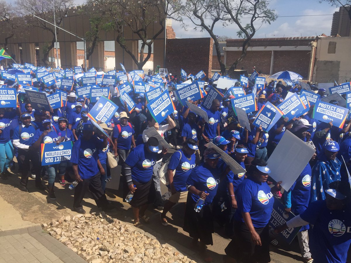 ewnreporter's tweet photo. #DAmarch Hundreds of DA supporters taking part in their parties march.KG https://t.co/YXUgvcoN8k