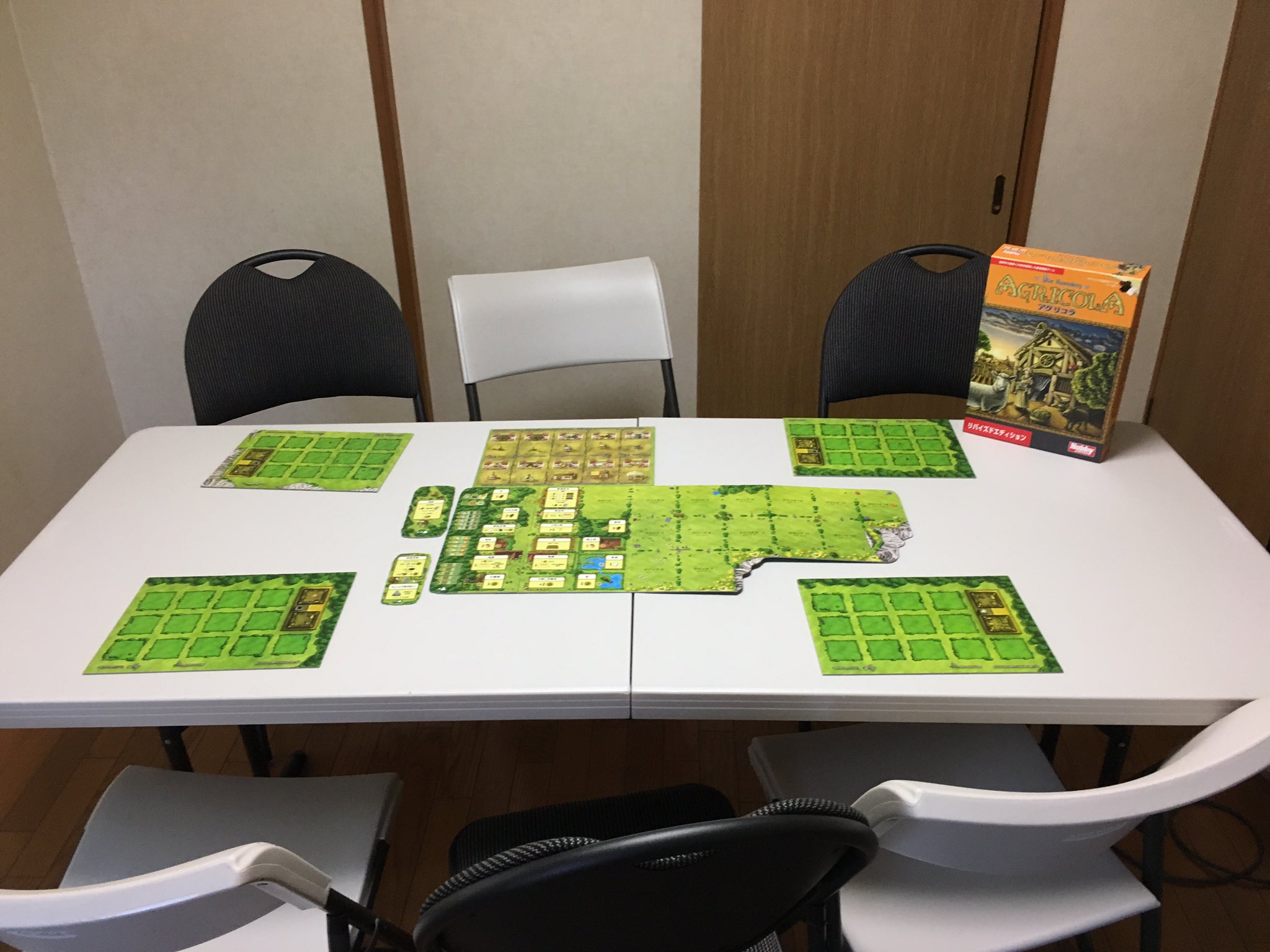 つよし ボドゲ部屋をとうとう作ってしまった 机普通に買おうとしたら高いけど コストコにある折りたたみテーブルは6000円未満で6人座れるしサイズはアグリコラのボード広げてもこの感じ 椅子別売り 誰かを家に呼んでゲームしたい 後は棚をこの つよし ボドゲ部屋をとうとう作ってしまった 机普通に買おうとしたら高いけど コストコにある折りたたみテーブルは6000円未満で6人座れるしサイズはアグリコラのボード広げてもこの感じ 椅子別売り 誰かを家に呼んでゲームしたい 後は棚をこの