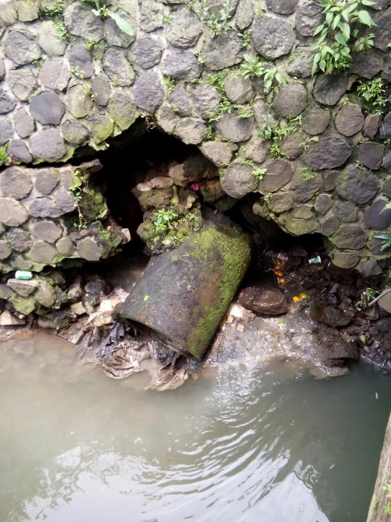 Kel_Sukabungah's tweet photo. Hatur nuhun @dbmpkotabdg tlh survey&amp;pengukuran tuk perbaikan kirmir di perbatasan rw4&amp;5 @ridwankamil @bplh_kotabdg @Kec_Sukajadi @PemumBdg https://t.co/qGbgVFU7o3