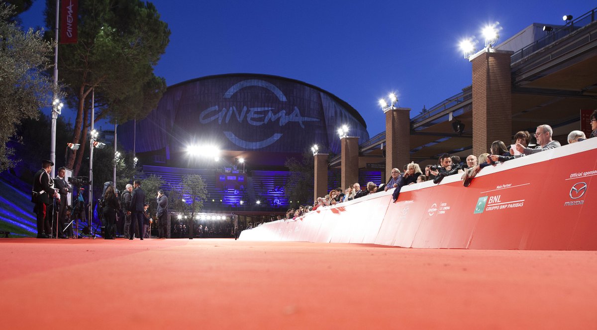 Miss this atmosphere? Get back to #RomaFF11 on our YouTube channel: bit.ly/RomaFF11YT