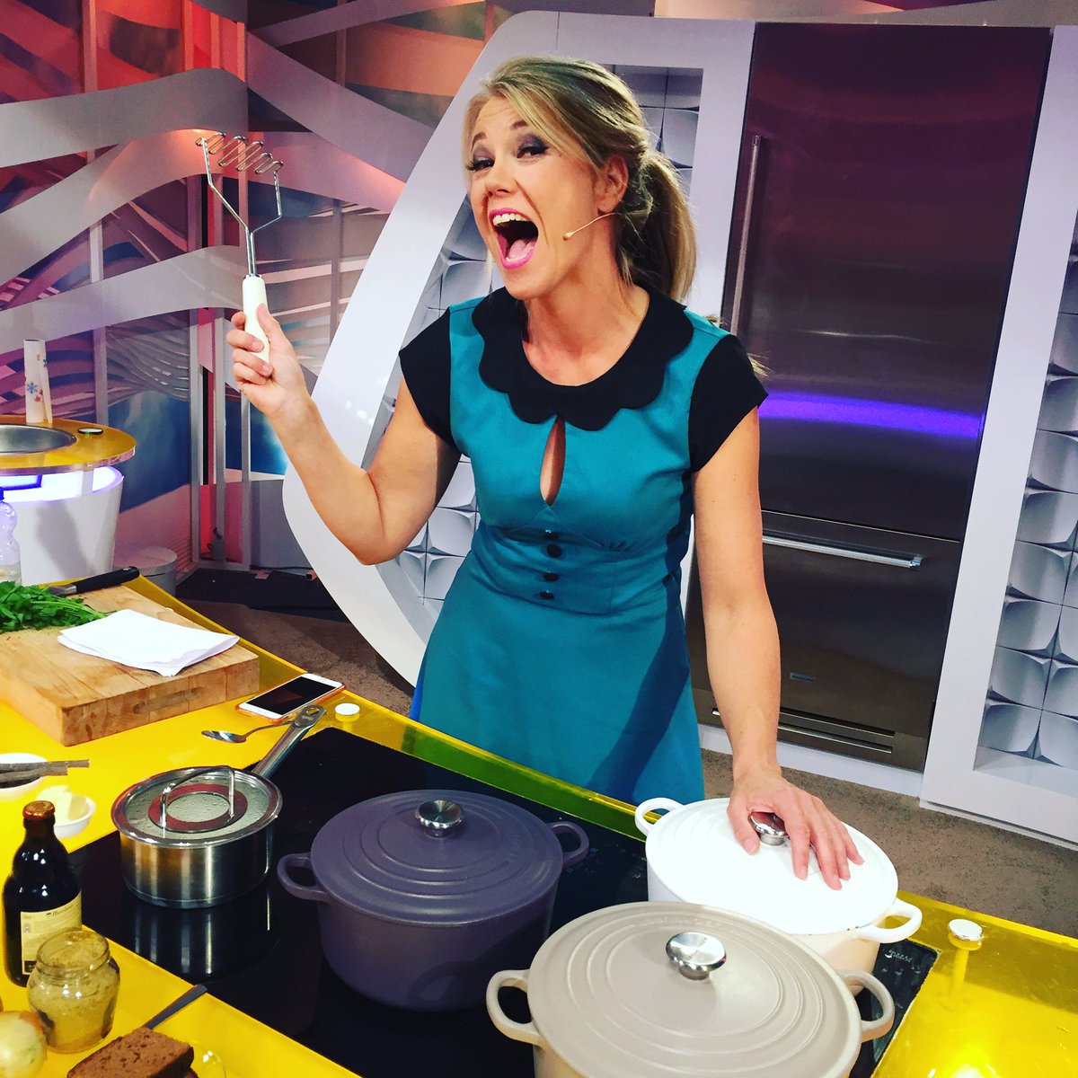 Ook aanstaande donderdag staat <a href="/SandraYsbrandy/">Sandra Ysbrandy</a> weer in de keuken bij <a href="/tijdvoormax/">Tijd voor MAX</a>. Wat gaat ze maken? #donderdag #vintagecooking <a href="/NPO1/">NPO 1</a>