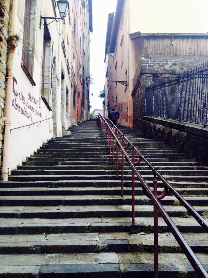 SUP_IMP's tweet photo. Jour de rentrée: Nos étudiants s'apprêtent à garvir les marches de la montée des Carmes. Mais avez-vous déjà compté ces marches ? #Lyon https://t.co/1ULA6Y3hjW