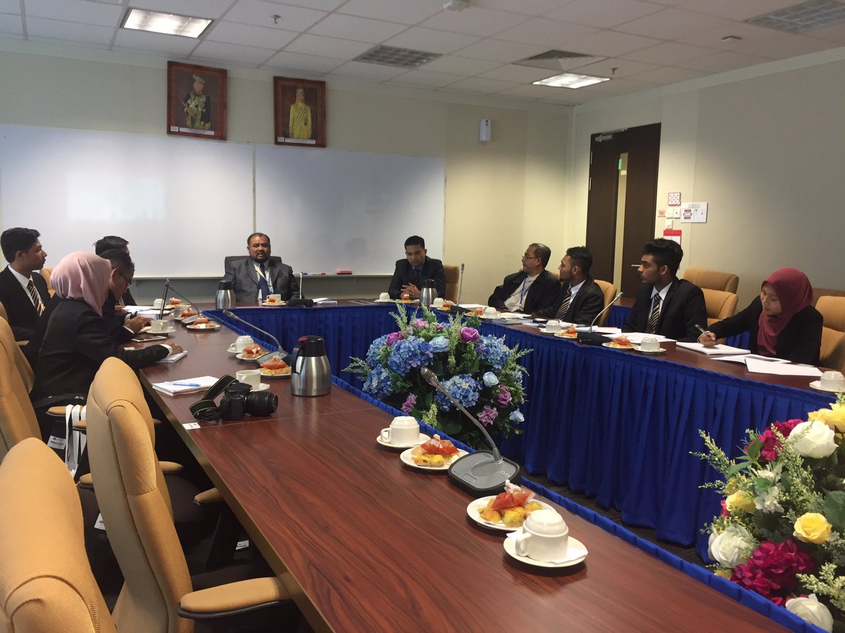 srcutp_official's tweet photo. Sesi dialog MPPUTP bersama Prof Madya Dr Sopian, Pengarah Bahagian Pembangunan Mahasiswa, Kementerian Pelajaran Tinggi. #SRCUTP https://t.co/Ghq5weUNta