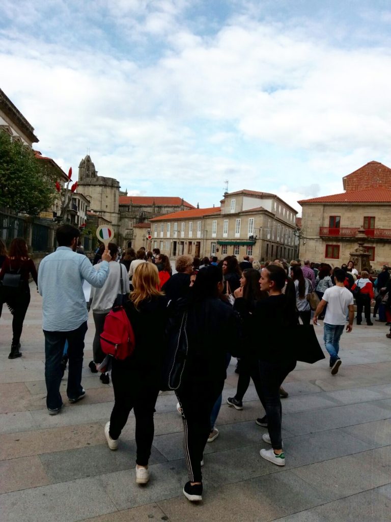 CarlosOrozaCIFP's tweet photo. #BlogOroza Paseo entre amici: Prácticas de técnicas de guiado do #CSGUIAS por #Pontevedra con estudantes italianos
https://t.co/yessBjKvxA https://t.co/WQT2iHl3Nf
