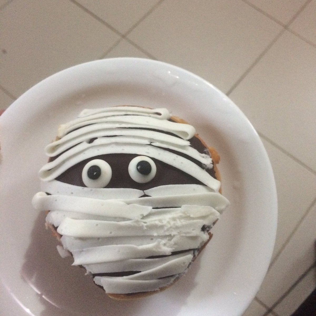 HeyItsMarkG's tweet photo. Boooooo! 👻 #krispykreme https://t.co/BPckeFWea3
