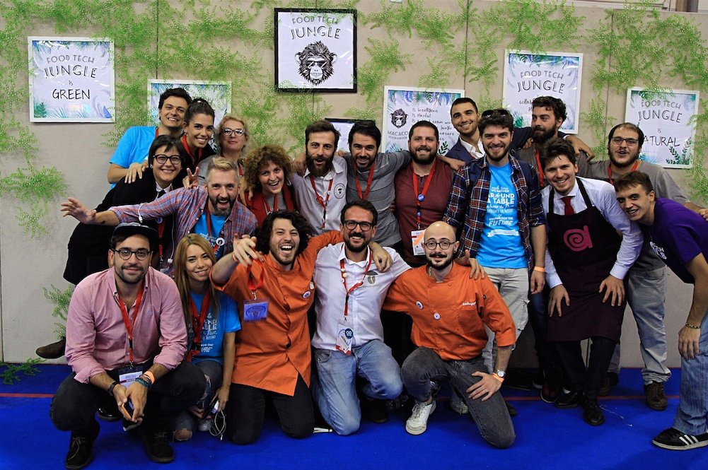 MakerFaireRome's tweet photo. Più di 110 000 visitatori, 65 paesi, 700 invenzioni presentate. Rivivi #MFR16 col lo storify di @Ffoodinstitute ! https://t.co/LlgCHhdulk https://t.co/crEZHcBWfB