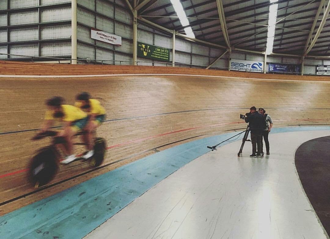 JessGallagher86's tweet image. Fun morning shooting with @TheOfficial2XU! Looking forward to sharing with you all the finished product. 😀🎥 #staytuned #2XUCompression #2XU