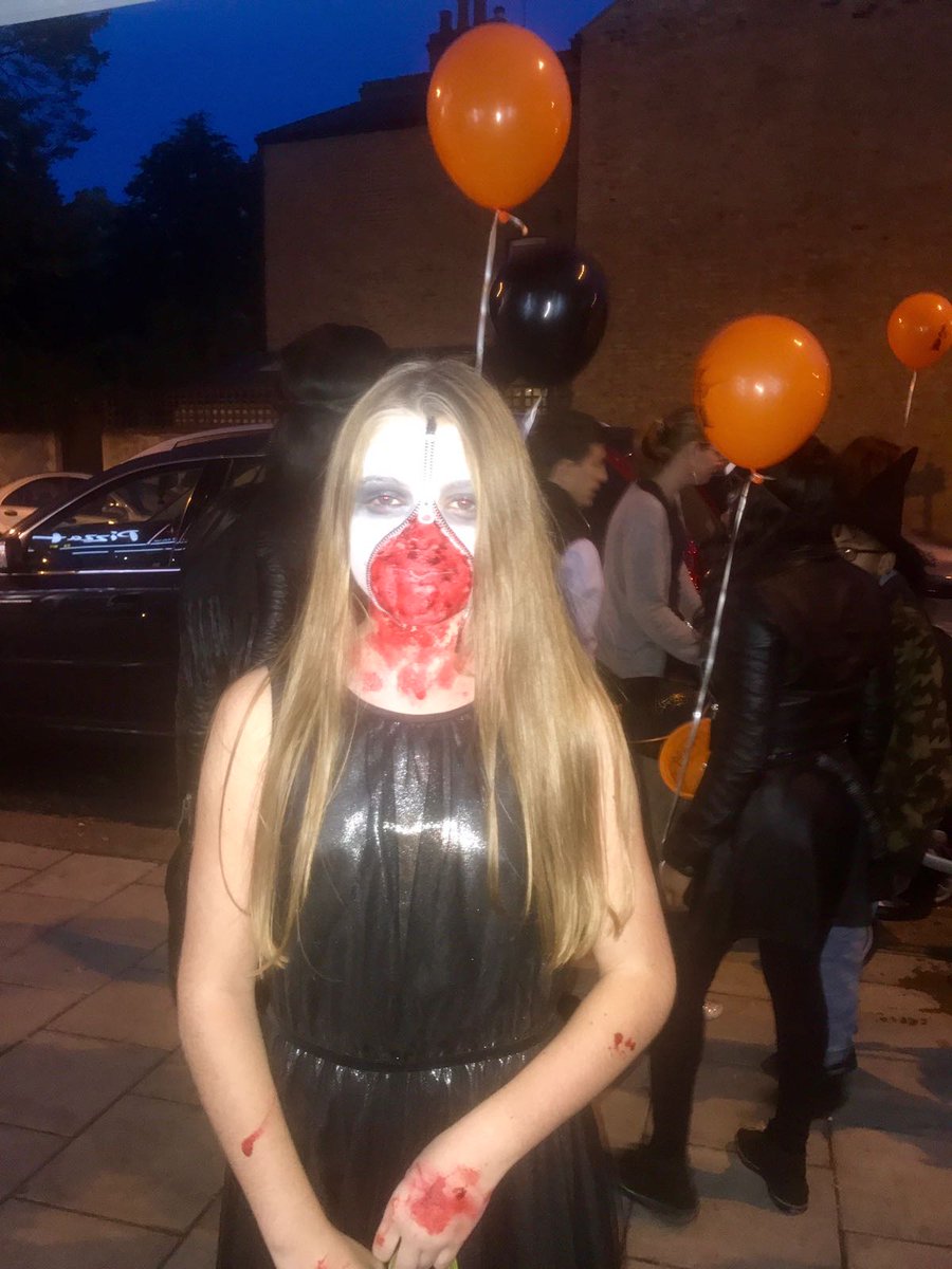 VillageLifeSW4's tweet image. Scenes from the 'Annual @JacksonsSW #Halloween Party on #AbbevilleRoad