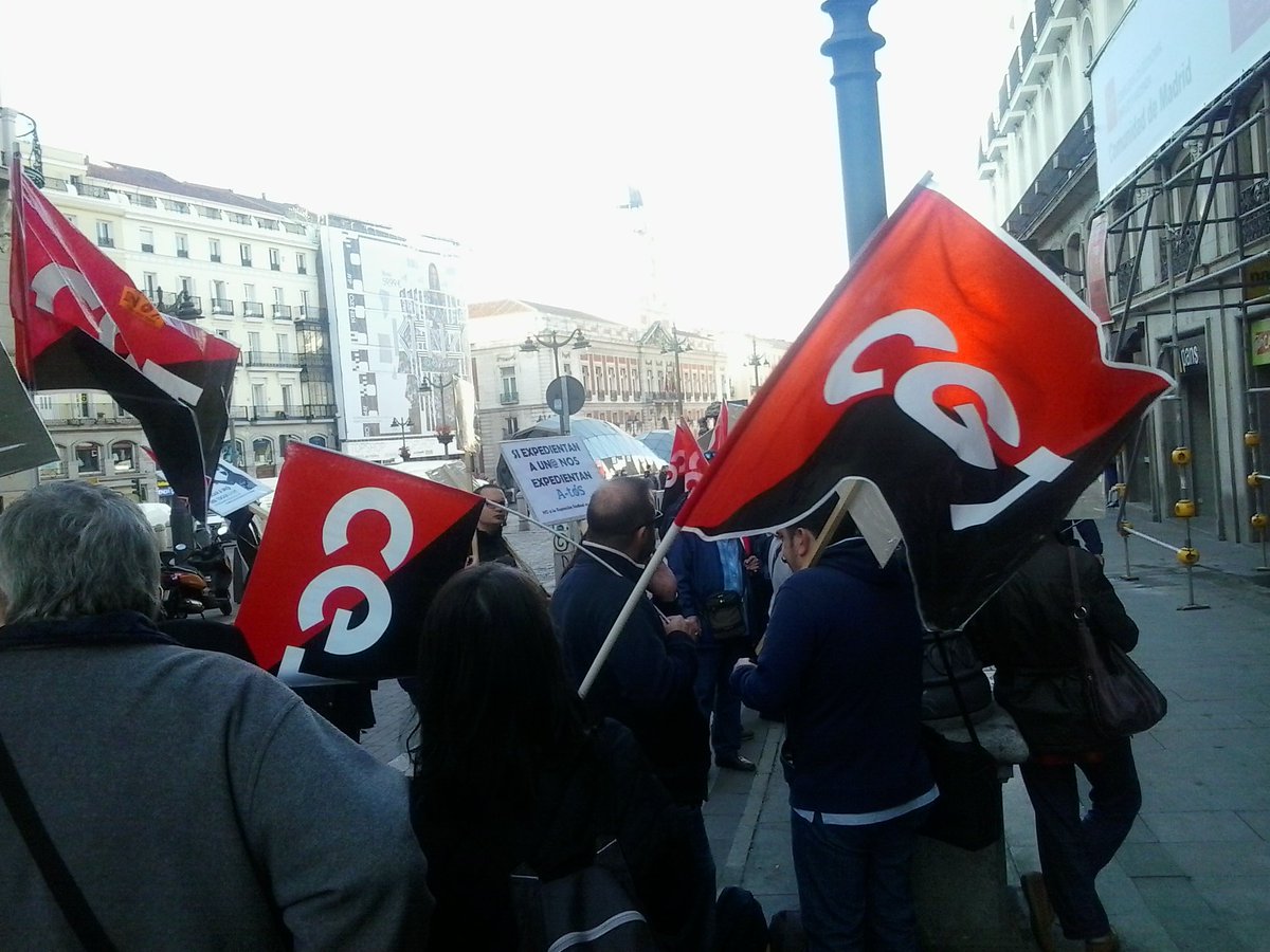 anti_banca's tweet photo. En @Bankia denunciando que #AtosReprime y #AtosDespide@Atos https://t.co/bzvisn06QG