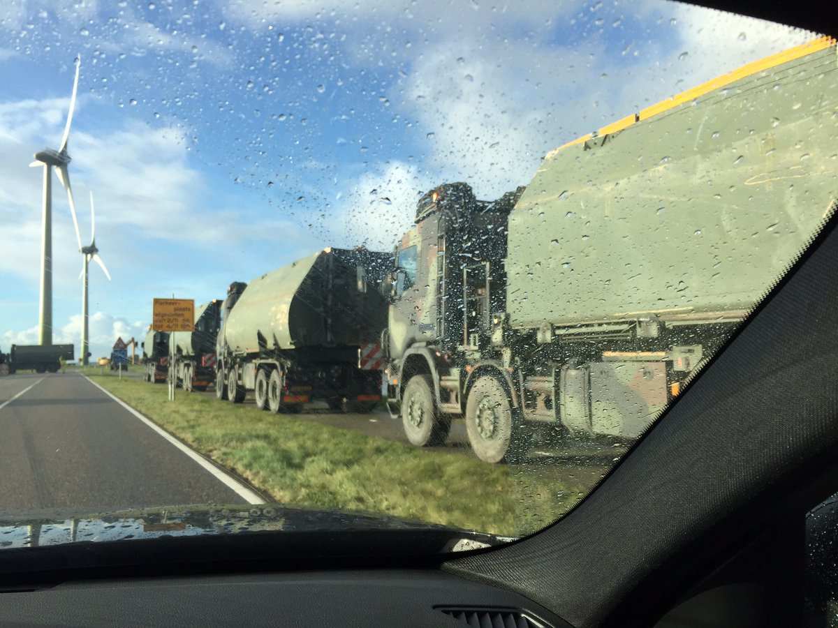 MelanieVisser1's tweet photo. Oh en het leger is er ook 😳#Marken #crisisoefening #waterwolf2016 https://t.co/lqDkwRocKe