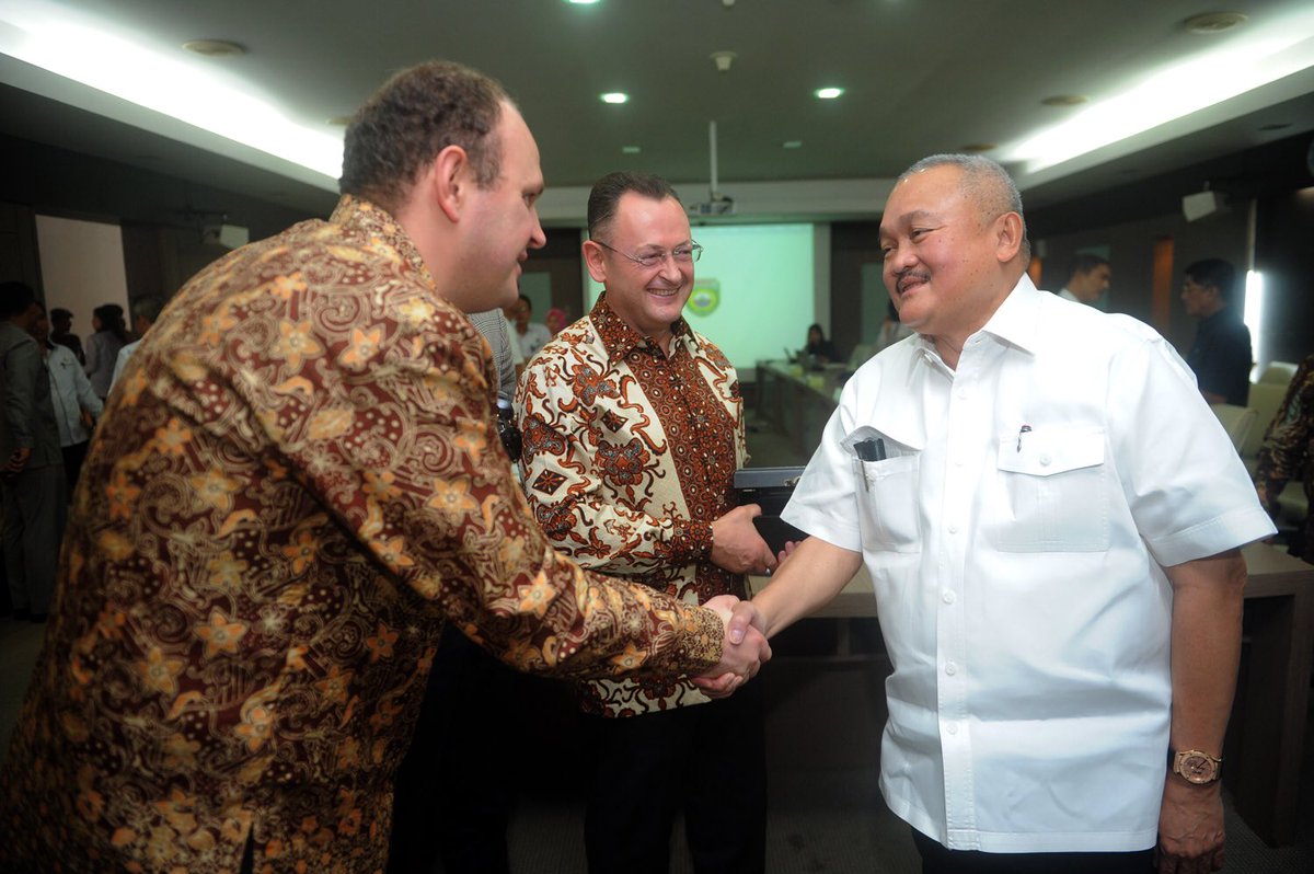 AgusfotoSumsel's tweet photo. Gubernur Sumsel menerima Delegasi Perusahaan JSV Belzarubezhstroy, Mr Viktor Chevtsov, Mr Vitaly Bondarik, Mr Evgeny Maynov, Rabu (02/11). https://t.co/iqB8ZH8i2f