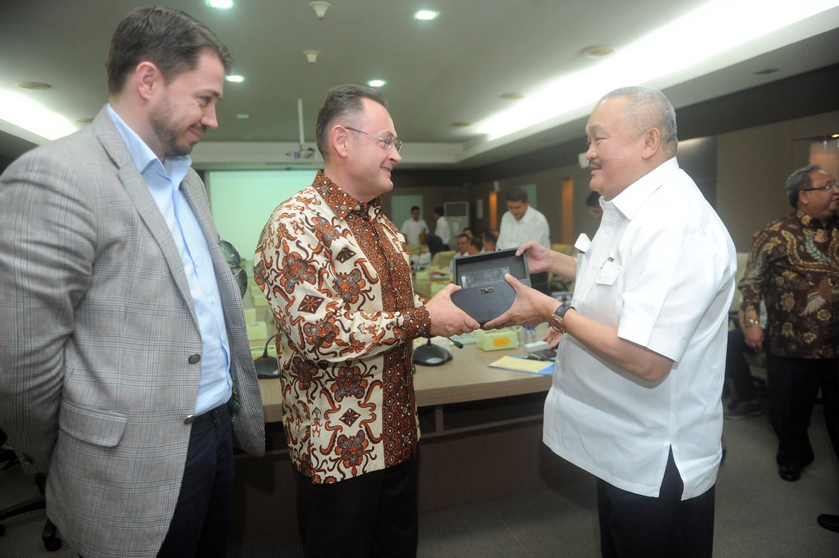 AgusfotoSumsel's tweet photo. Gubernur Sumsel menerima Delegasi Perusahaan JSV Belzarubezhstroy, Mr Viktor Chevtsov, Mr Vitaly Bondarik, Mr Evgeny Maynov, Rabu (02/11). https://t.co/iqB8ZH8i2f