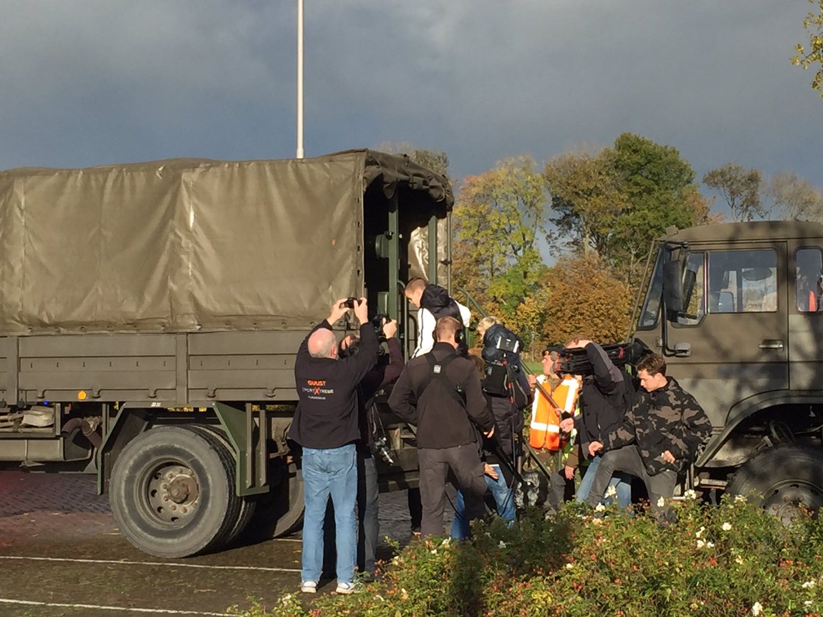 MelanieVisser1's tweet photo. #evacuatie basisschool #crisisoefening #waterwolf2016 https://t.co/94DLhJlIVo