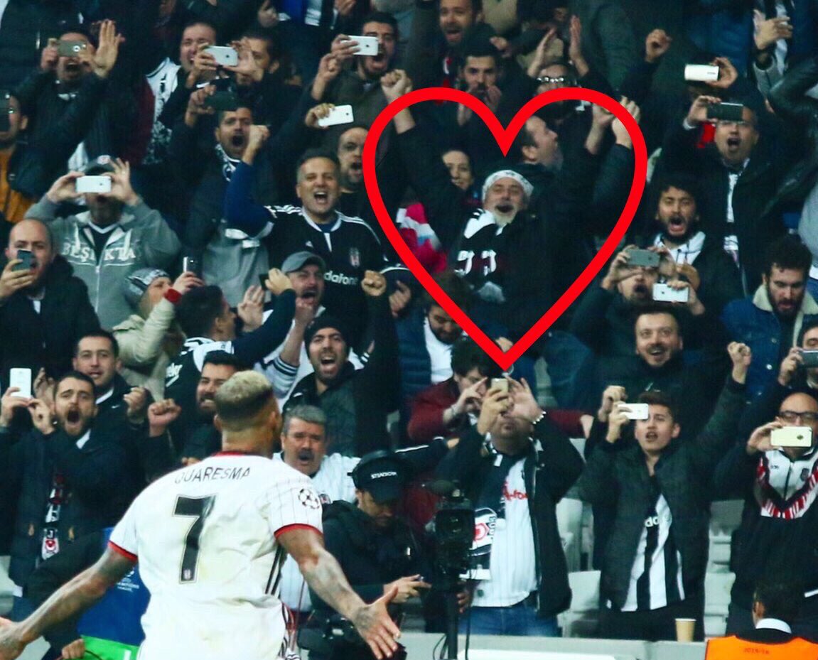 Bakın böyle sevinilir. Bırakın telefonlarınızı, özel anlarınızı hayat hafızanıza kaydedin. Esas olan anılar onlar...