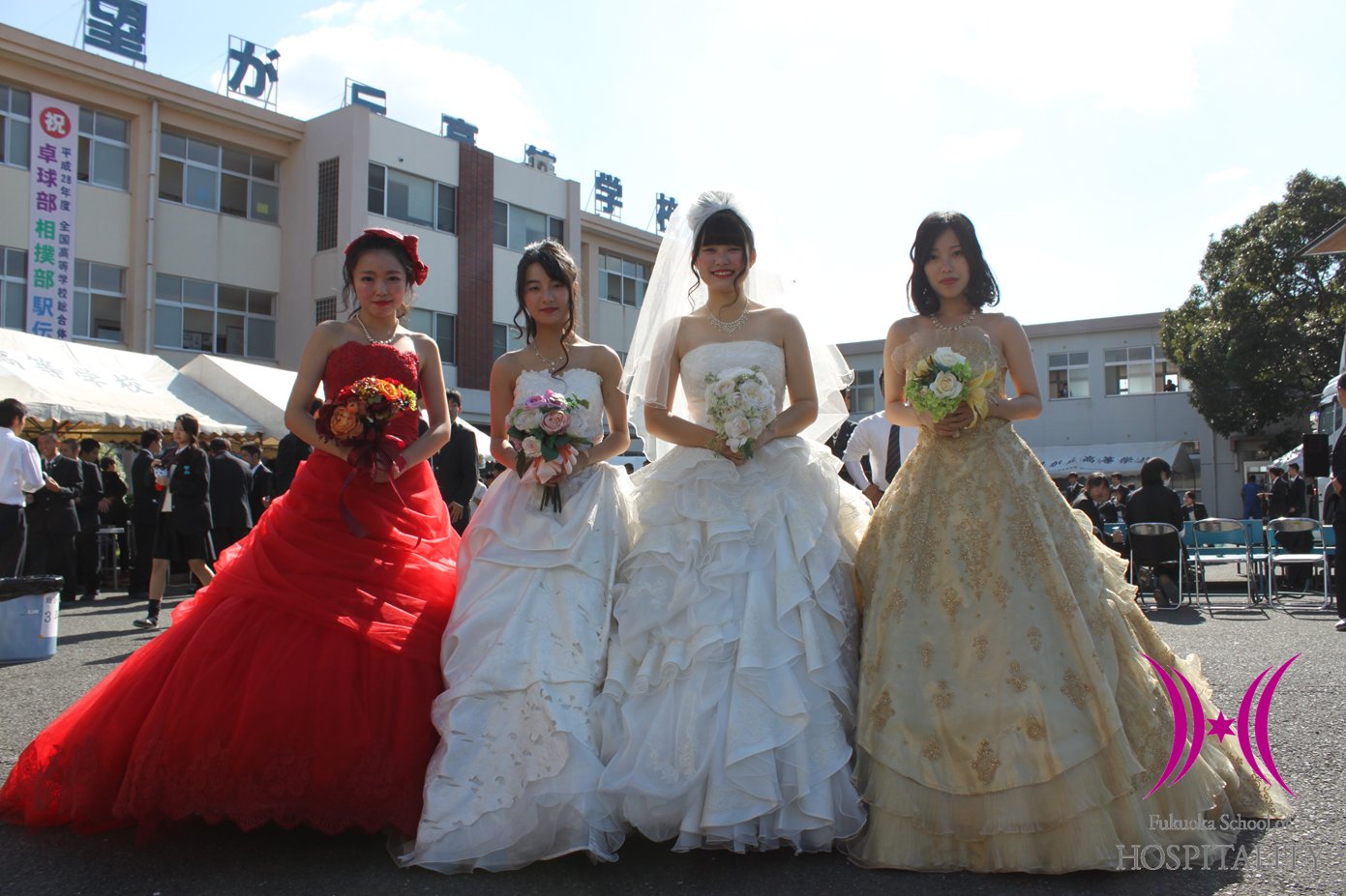 福岡ホテル 観光 ウェディング専門学校 今日は希望ヶ丘学園祭に行ってきました ホスピの学生が高校生の ドレスファッションショーの お手伝いをしました ドレス着付 ヘアー メイクなど モデルの高校生も見に来てくれた方々も とても喜んで