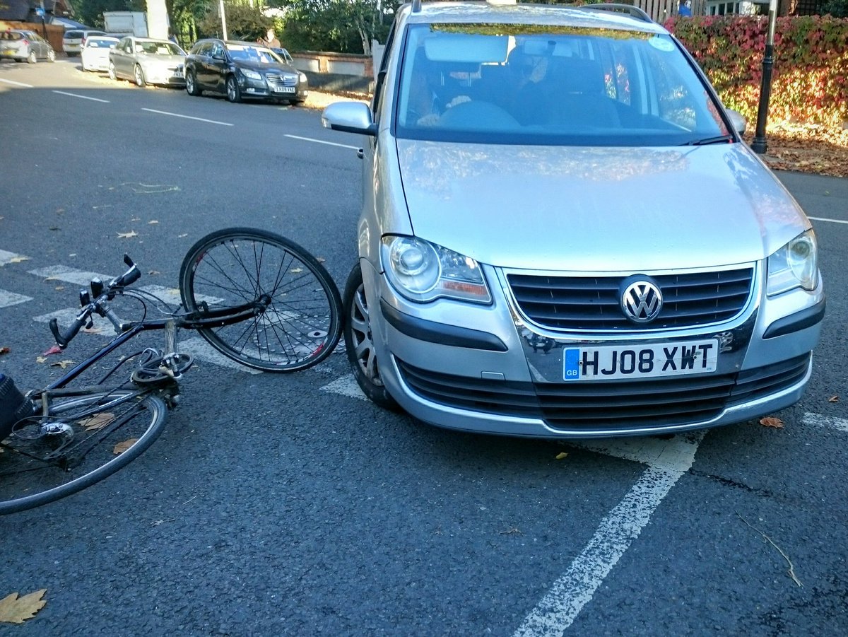 ChrisPotter44's tweet photo. Lovely day for a bike ride. Numpty on the @School_Run_UK runs me over. @cycle_london @londoncyclist All ended OK. https://t.co/AbrvPhSSsC