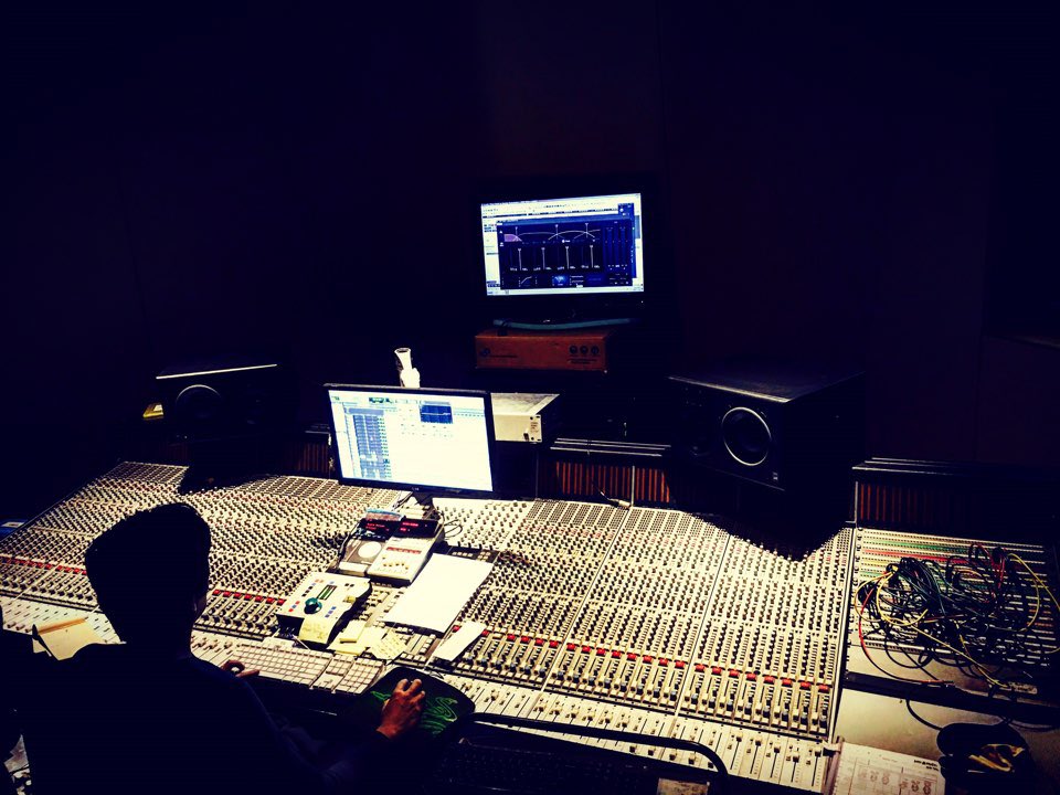 OfficialNoBrain's tweet photo. 20thanniversary 앨범의 막바지 작업이 한창입니다~ #comingsoon #20thanniversary #노브레인 #tonestudio https://t.co/YPrtPJlvSG