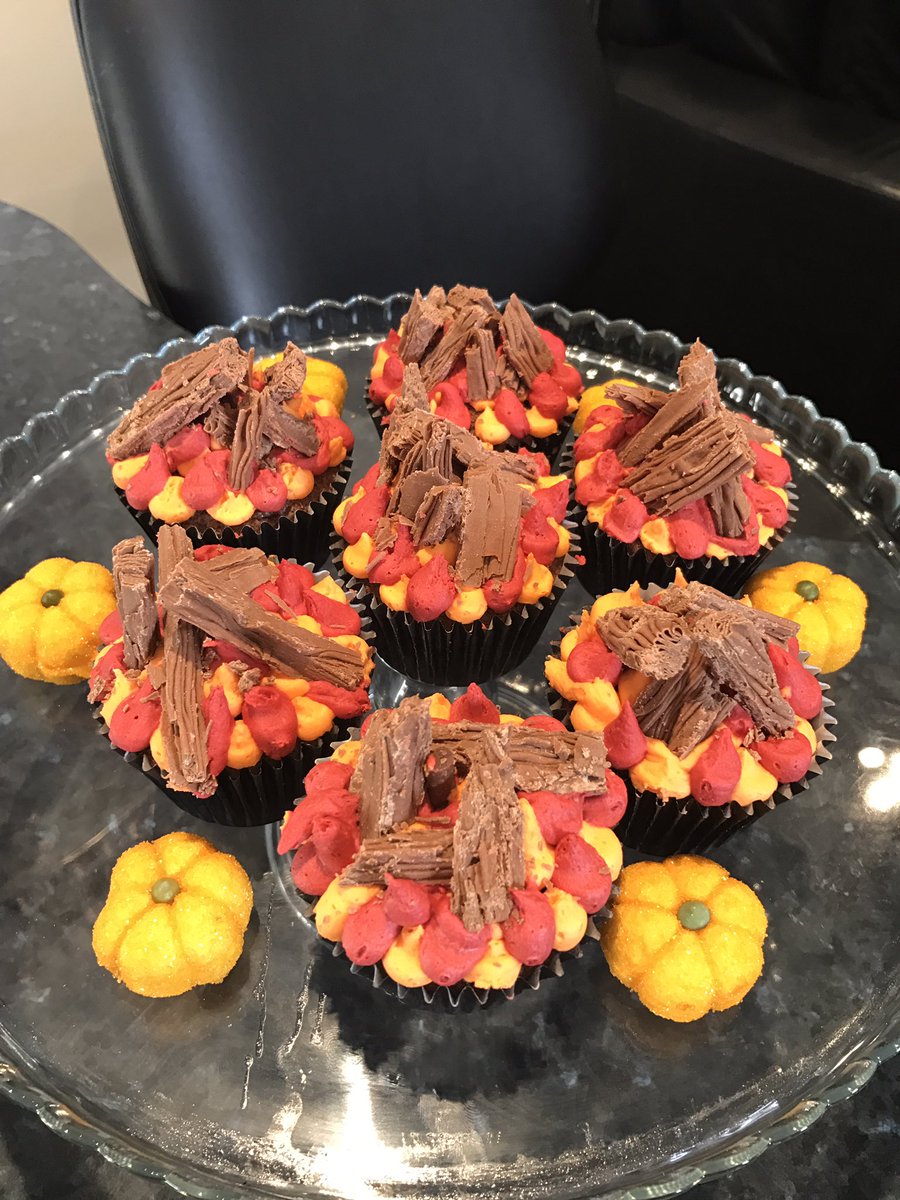 therapyskincare's tweet photo. this week we have bonfire cupcakes to celebrate bonfire night! Thanks mama jones they are fabulous!๐ #bonfire #pumpins #fireworks #cupcakes https://t.co/LuDB6nhY5M