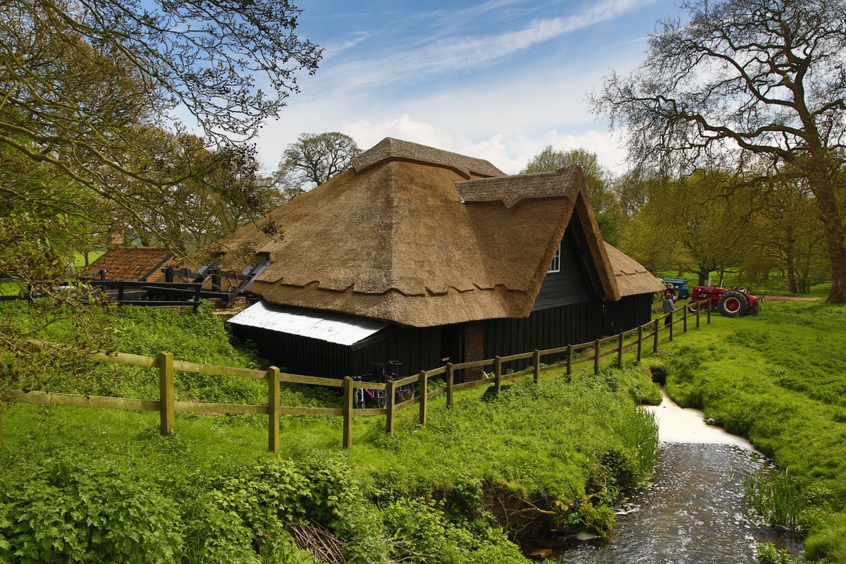 Kellythatching's tweet image. A fine example of our work at Gunton in #Norfolk #Thatching #Guntonsawmill