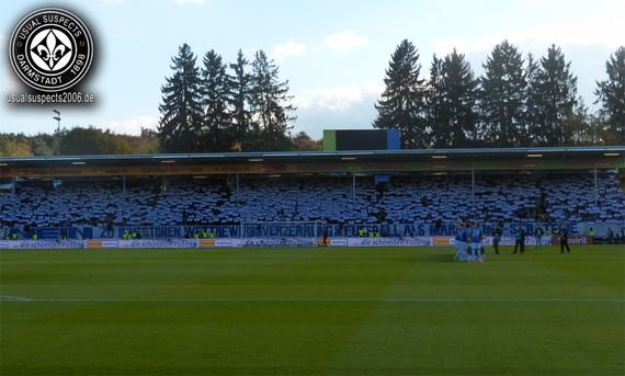FasziFankurve's tweet photo. #Darmstadt98 Fans zeigten Choreo gegen #RBLeipzig &amp; lieferten sich Spruchband-Duell mit #RBL-Anhängern: #D98RBL https://t.co/JB9h1G60NY https://t.co/4DZRroPhv4