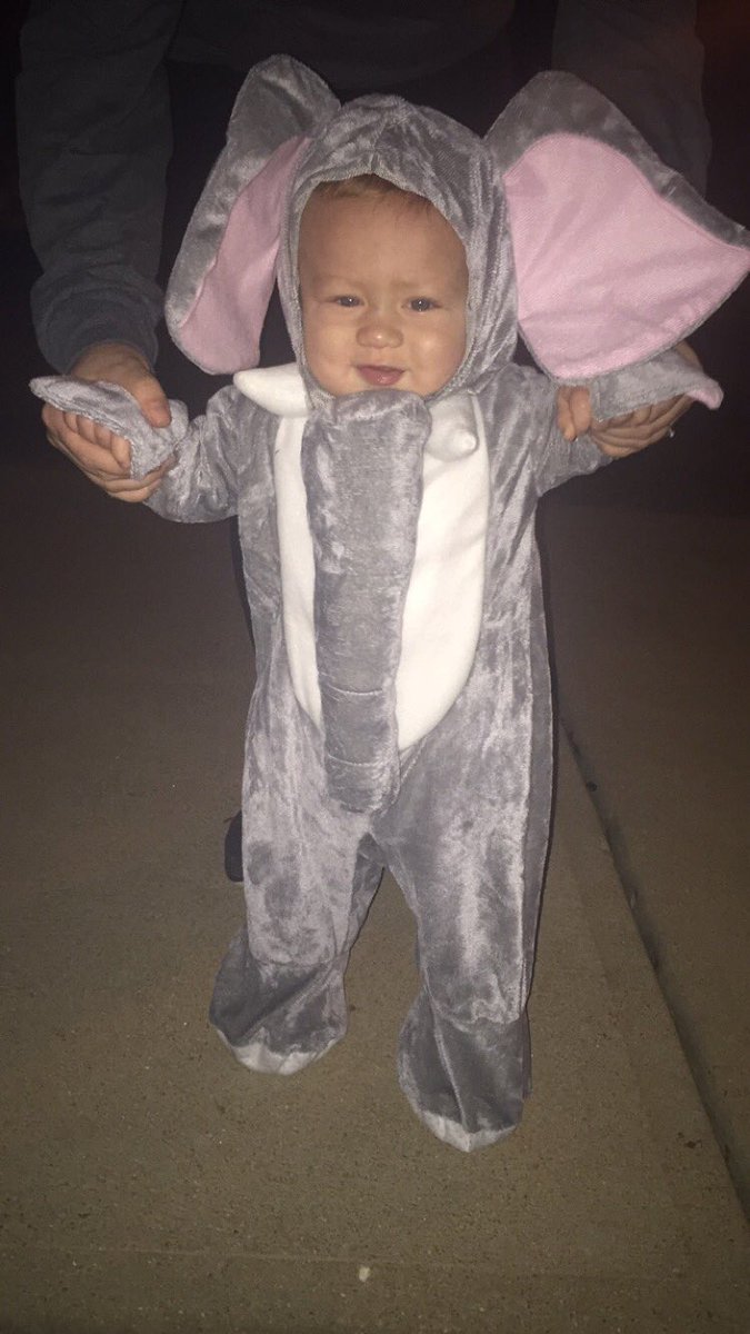 megankay1723's tweet photo. halloween with my little man🎃❤️ https://t.co/VOaoks2a3o