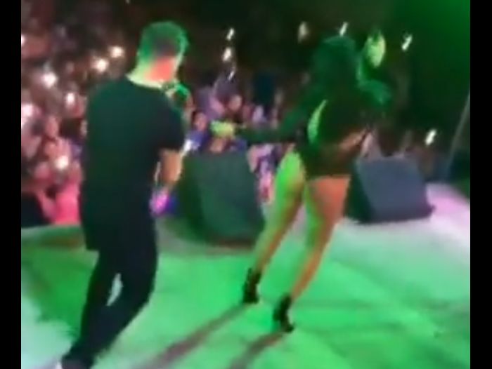Diario Trome على تويتر Video Michelle Soifer Mostro Su Toto En Pleno Concierto Y Encanto A Kevin Blow Https T Co Qe7r0ctyne Https T Co Xgmthw4cvb تويتر