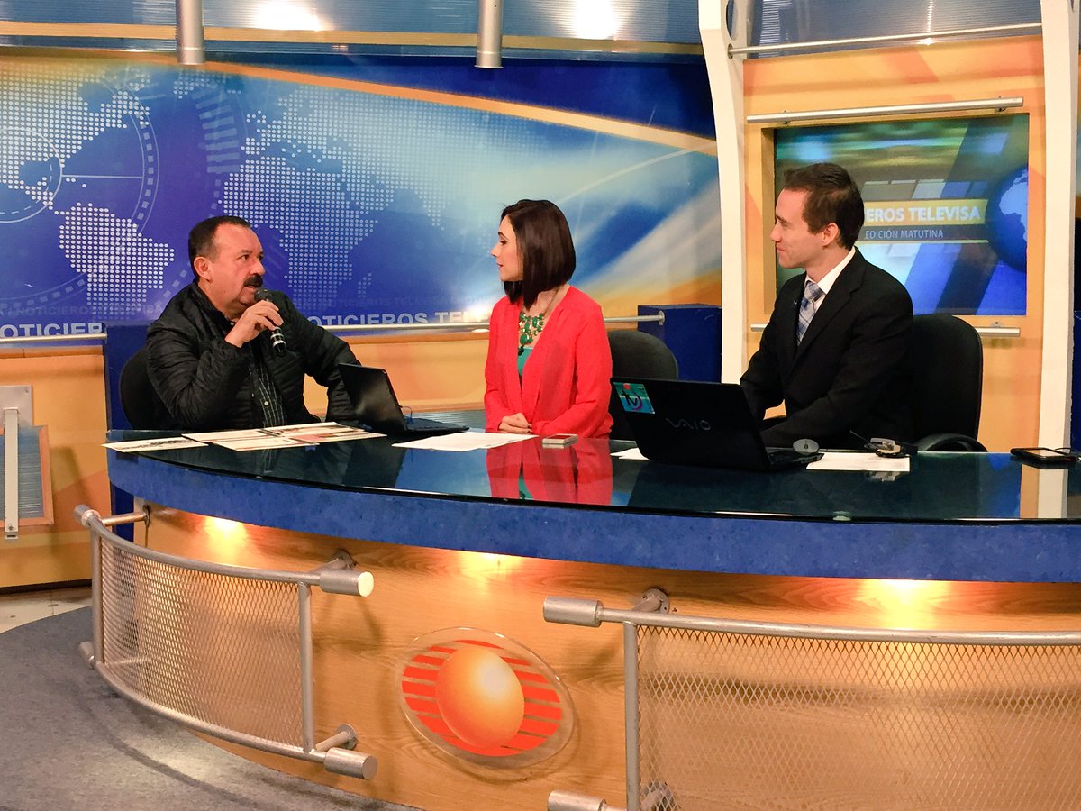 victorzamorardz's tweet photo. Con @flores_dany y @marcelobelloc por @TeleviSaltillo hablando sobre los que hace el @GobDeCoahuila para mantener un #CoahuilaSeguro https://t.co/8TH8v3qZQX